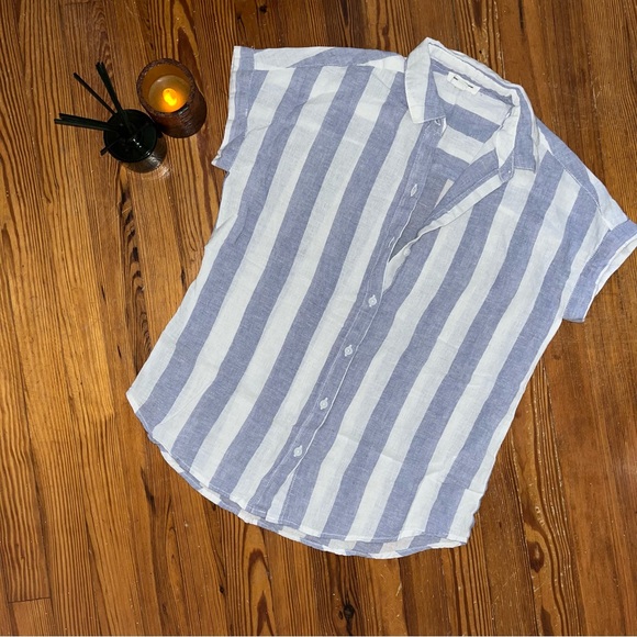Beachlunchlounge // NWOT // blue & white stripe short-sleeve button-down top - Picture 2 of 5
